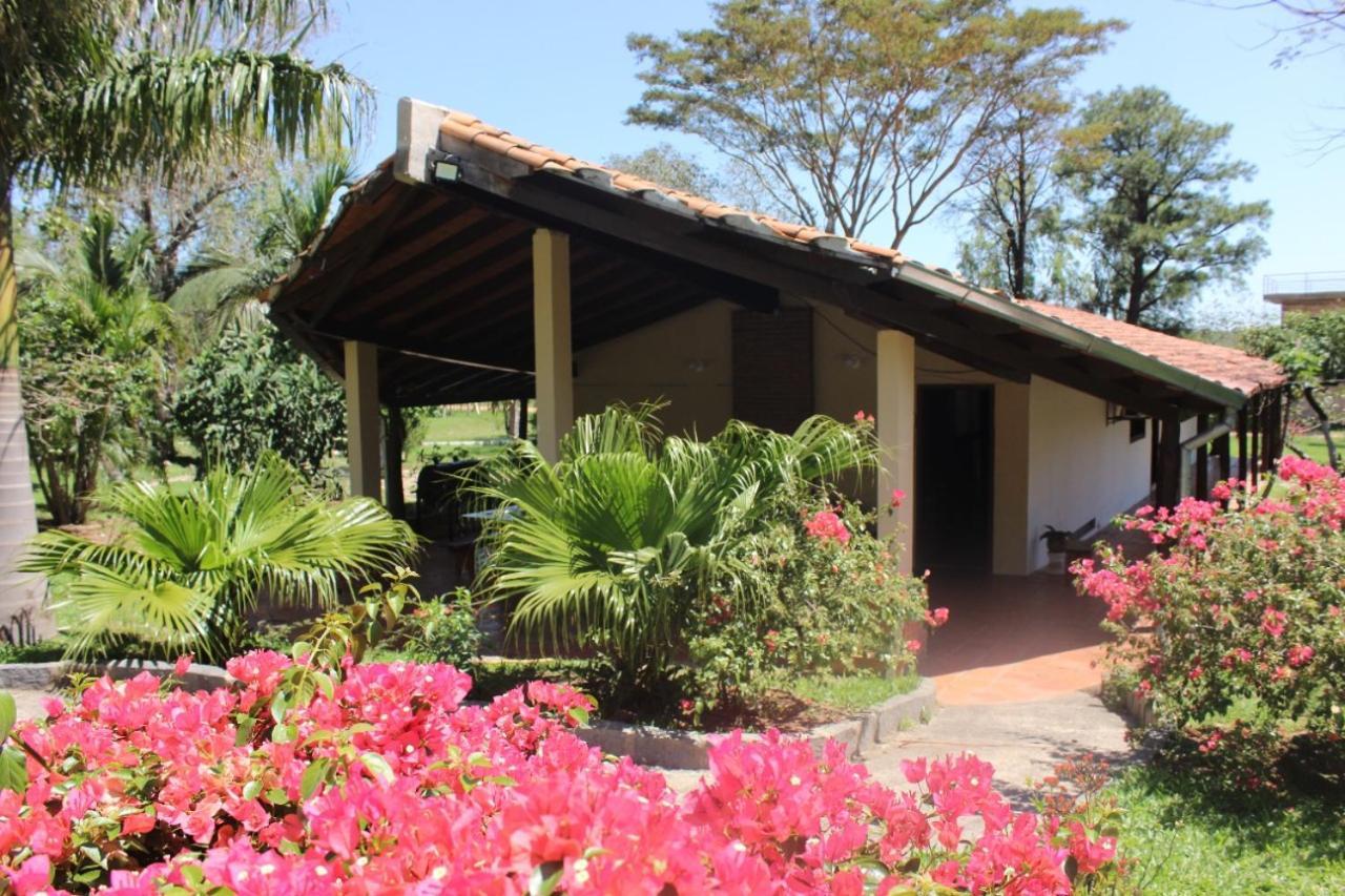 Posada San Miguel Paraguari Eksteriør billede